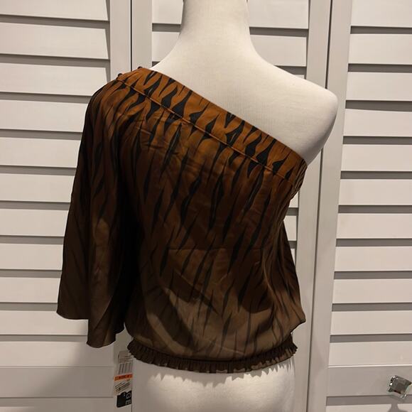 Rampage NWT One Shoulder Animal print and beaded Top with rushed Bottom. - Picture 6 of 8